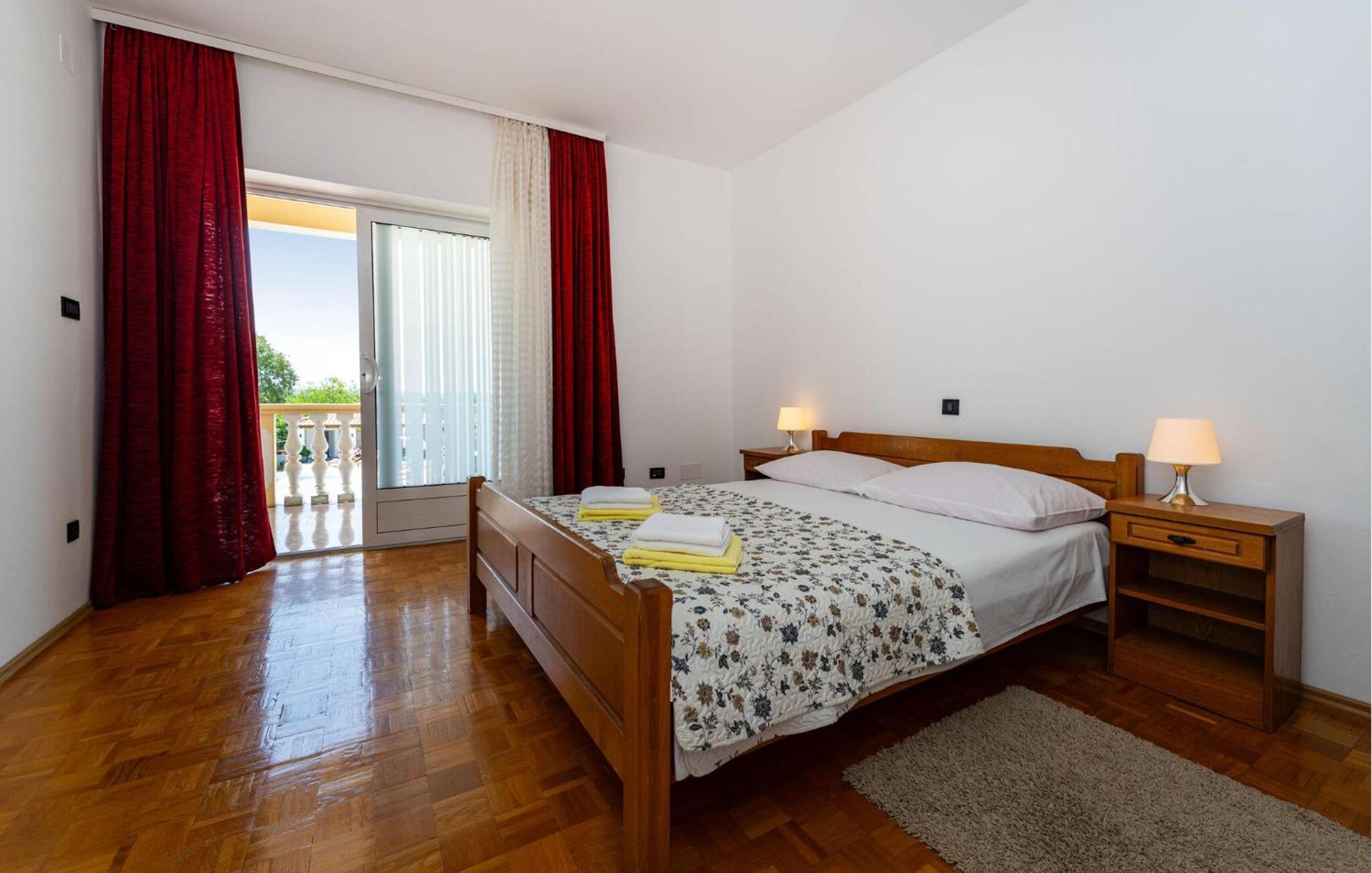 Beautiful Apartment In Galovac With Kitchen Bagian luar foto