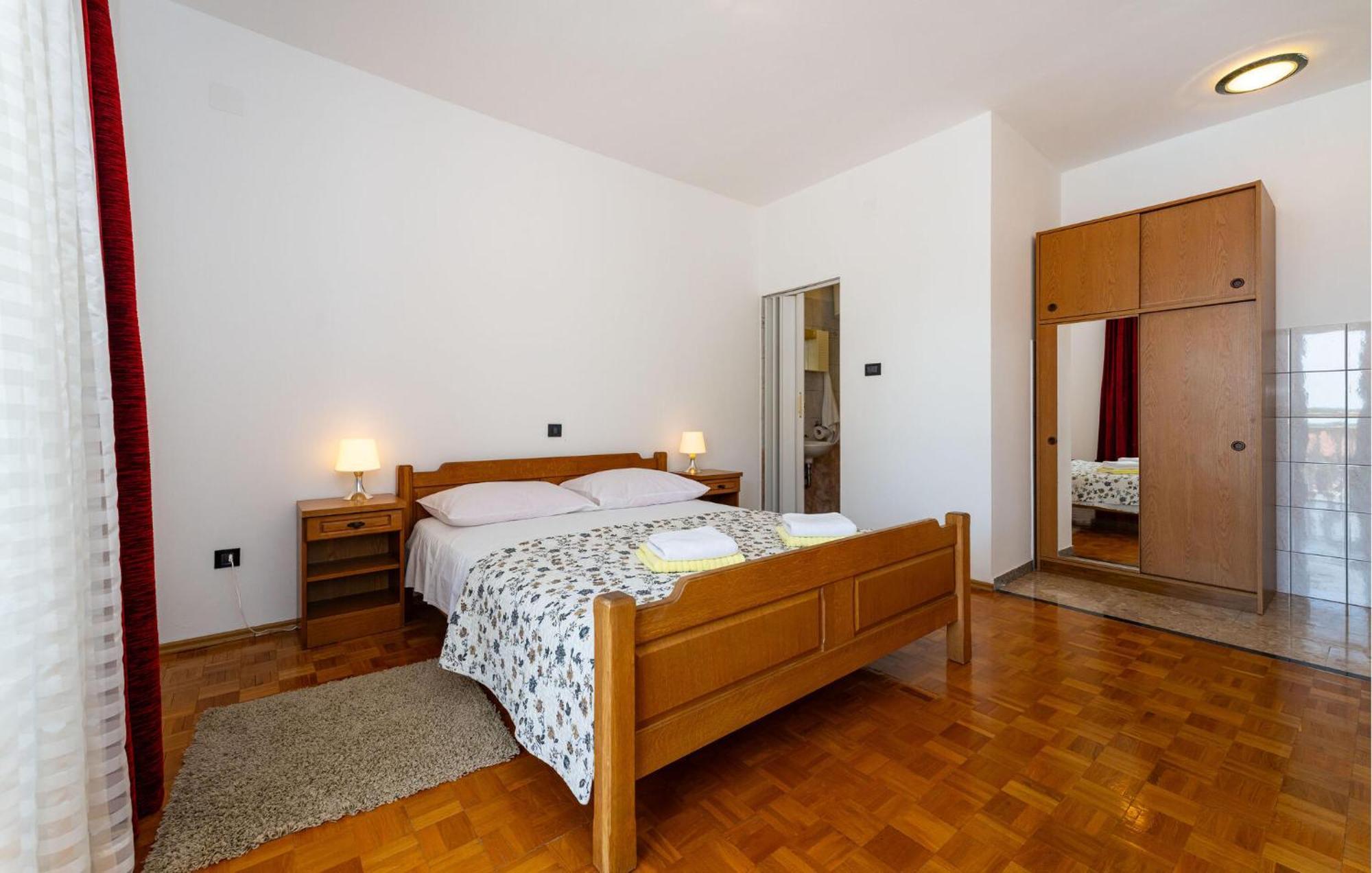 Beautiful Apartment In Galovac With Kitchen Bagian luar foto