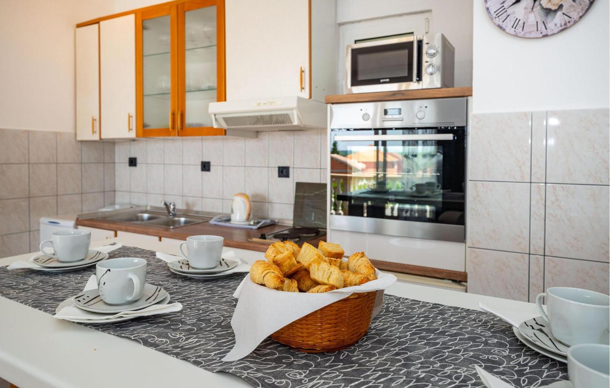 Beautiful Apartment In Galovac With Kitchen Bagian luar foto
