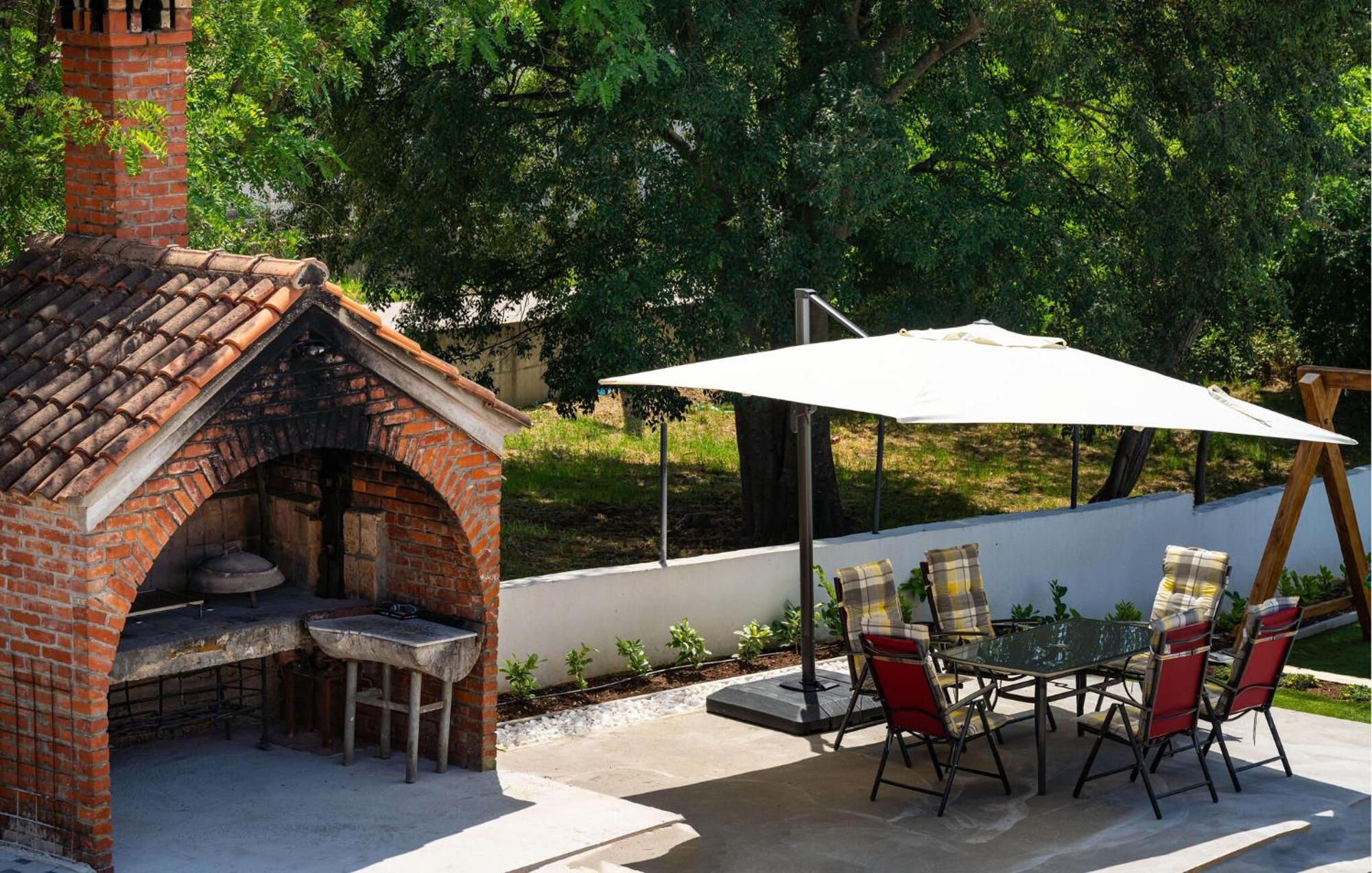 Beautiful Apartment In Galovac With Kitchen Bagian luar foto